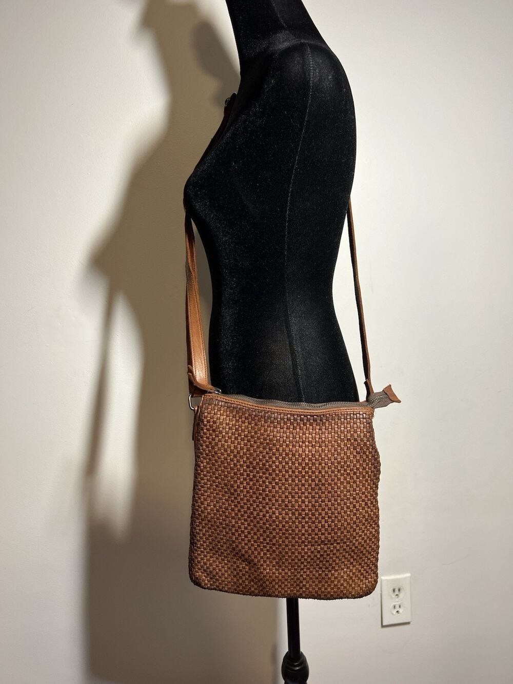 Harbour 2nd EUC Brown Woven Leather Crossbody Shoulder Handbag 10" x 11" MINT